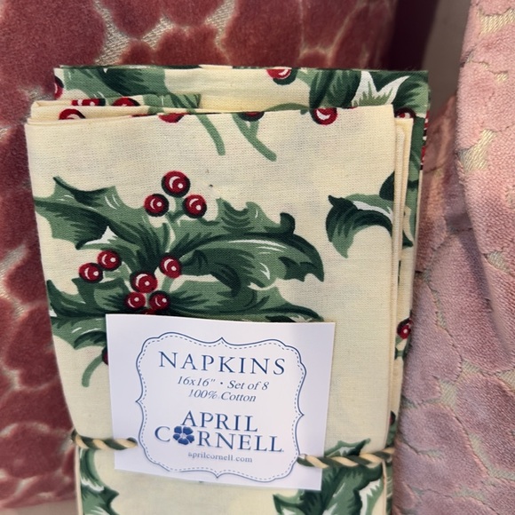 April Cornell holiday Christmas Holly table napkins 8 pack 16” X 16” - Picture 2 of 4